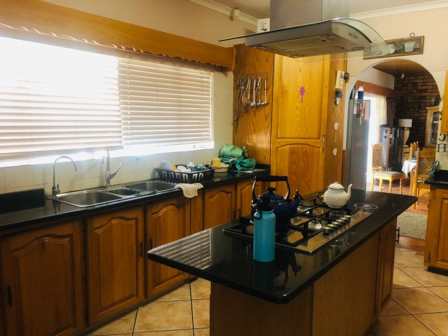 5 Bedroom Property for Sale in Protea Park North West